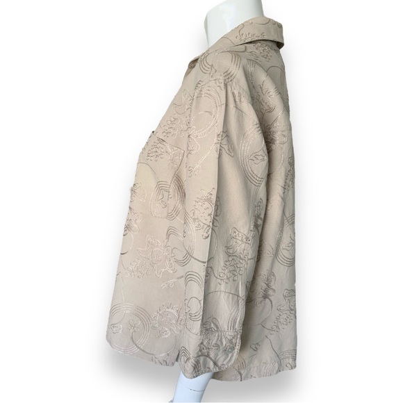 CHICO’S TAN SILK EMBROIDERED BLOUSE. CHICO’ WOMEN’S SIZE 1 - Picture 4 of 8